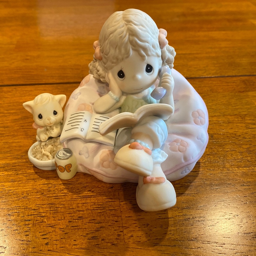 Precious moments - calling all my party girls statue - 4001029